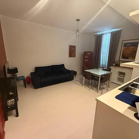 Prato - Near The In Ментона