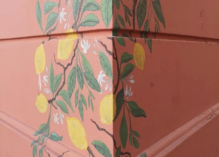 Prato - Near The In Ментона