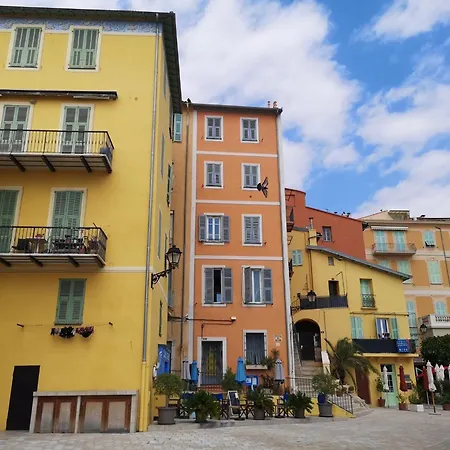 Prato - Near The In * Мантон