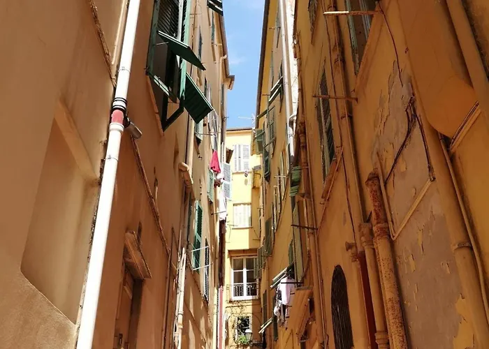 Prato - Near The In Μεντόν